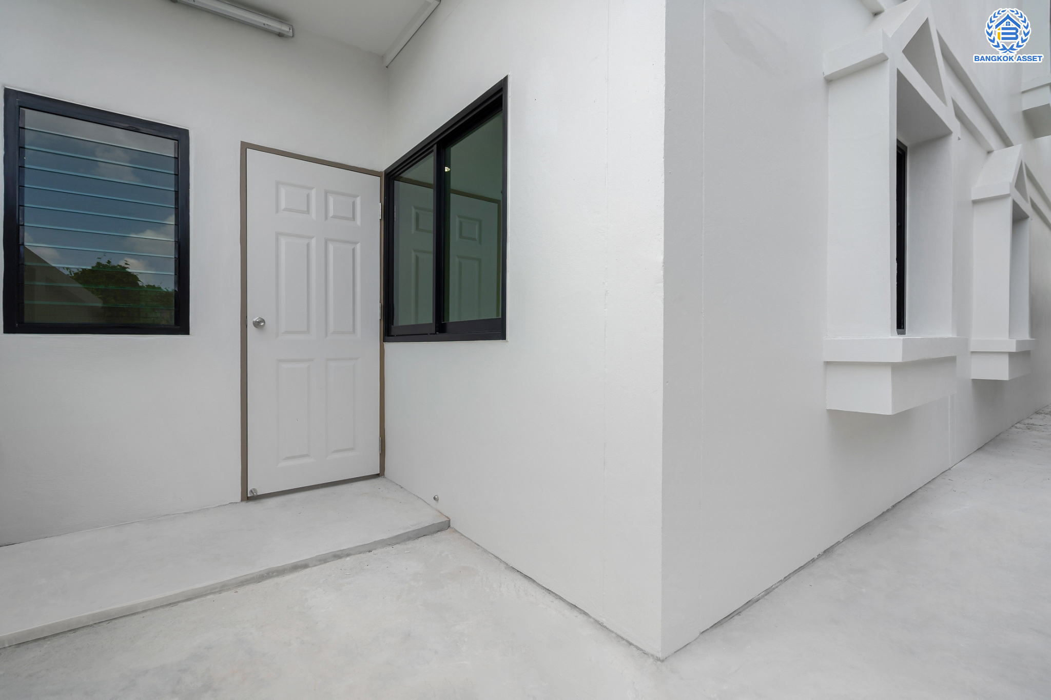 บ้านมือสองตกแต่งใหม่ ม.บ้านสวน5 กลางเมือง พิบูลย์สงคราม บ้านแฝด 3 ชั้น พร้อมอยู่ เนื้อที่ 32.9 ตร.ว. ฟังก์ชัน 4 ห้องนอน 3 ห้องน้ำ จอดรถได้ 2 คัน บนสุดยอดทำเล! เชื่อมถนนพิบูลย์สงคราม, วงศ์สว่าง, นครอินทร์ และติวานนท์ ใกล้จุดขึ้นทางด่วนศรีรัช-วงแหวนรอบนอก และรถไฟฟ้า "สถานีแยกติวานนท์"